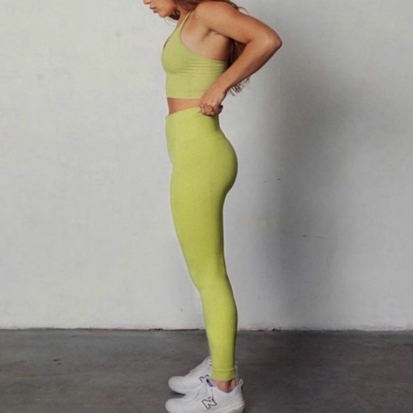 SET ACTIVE Sculp Flex Seamless High Waisted Leggings- “light green” - Picture 3 of 6